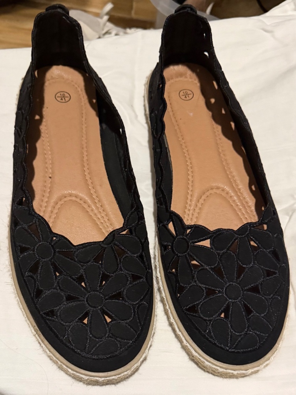 Black Flats with a subtle pretty flower design - Picture 2 of 3
